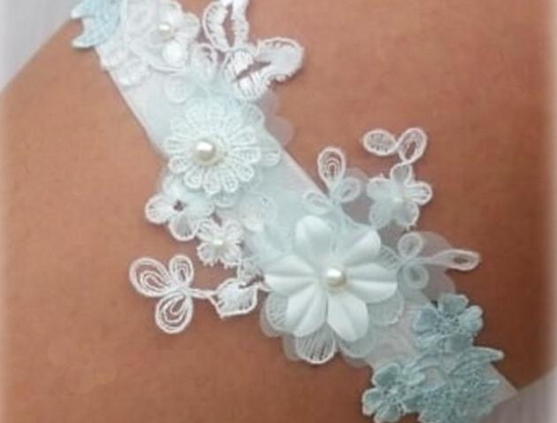 PODVAZEK krajkový srdce modrý dárek květina modrá srdíčko elegantní bílá láska růže svatba kytička krajka nohy sexy bílý svatební štěstí růžička romantický štras dárkový nevěsta ženich závoj wedding pás podvazek zvyky hochzeit svatební šaty štrasový podvazkový 