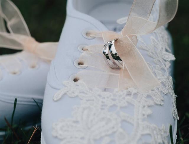 Tenisky bílé letní plátěné krajkové letní bílá svatba bílý svatební boty tenisky dárkový plátěné nevěsta kecky wedding podvazky hochzeit svatební šaty boty obuv lodičky dárek 