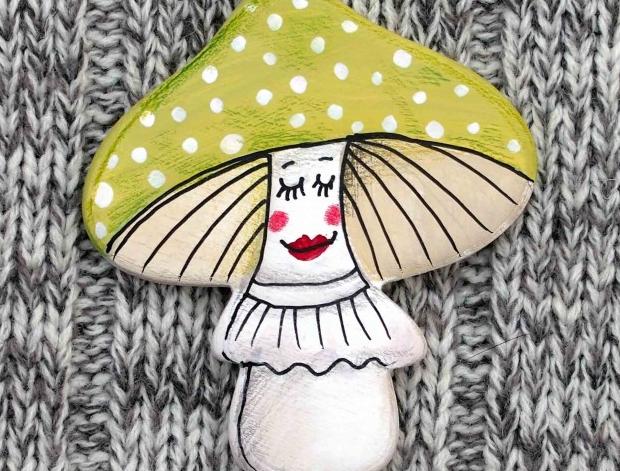 Muchomůrka  zelená - brož brož malované originální proužky puntíky houba muchomůrka na kabát malvice 
