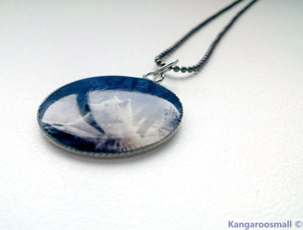 Bílý vlk - náhrdelník z pryskyřice