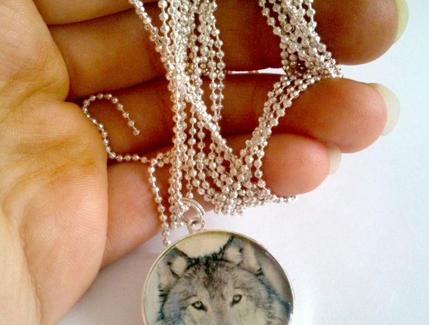 Ze života vlků-náhrd. z pryskyřice