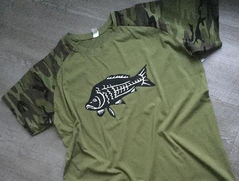 Tričko s kaprem dárek ryba triko tričko kapr rybář pánské maskáč 