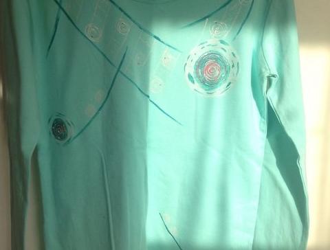 Triko čáry na zelenkavé