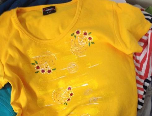 Tričko kvítky na žluté triko žlutá tričko dámské 