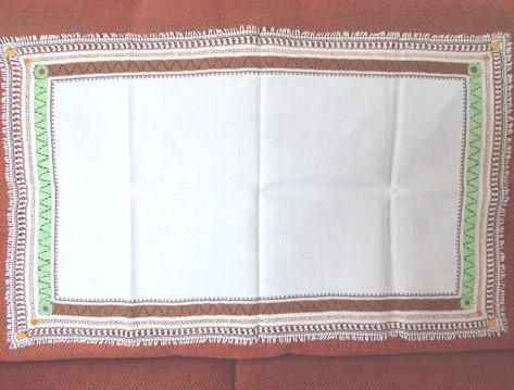 Vyšívaný ubrus, 80x50, lesní barvy
