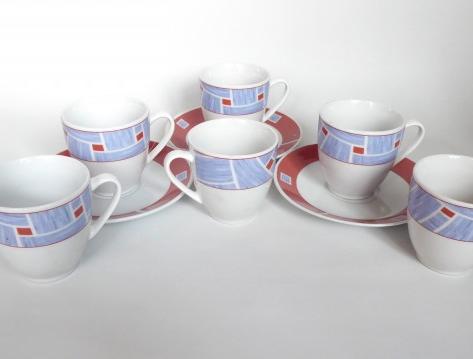 Souprava, šálky a podšálky, 1975 kuchyně hrnek hrneček čaj prostírání byt káva retro dům porcelán glazura chata chalupa domácnost servis sběratelství starožitnost grog nápoj restaurace sběratel 