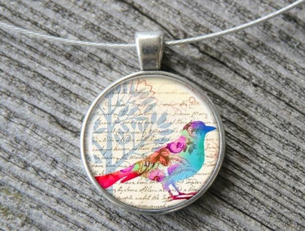 Ptáček II. přívěsek originální květ zahrada léto valentýn pryskyřice kvítek duhovka duhové nevšední náhrdelník letní 