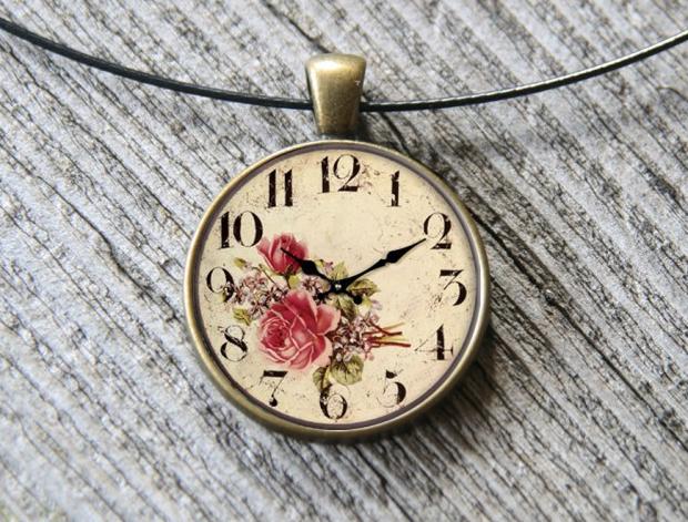 Čas růží přívěsek originální květ zahrada léto valentýn pryskyřice kvítek duhovka duhové nevšední náhrdelník letní 