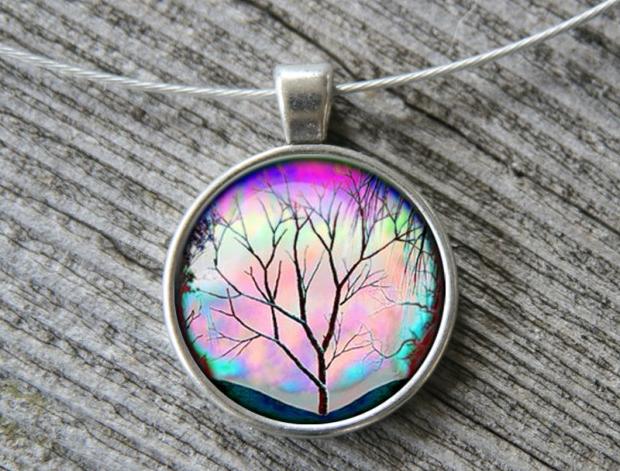 Strom přívěsek originální květ zahrada léto valentýn pryskyřice kvítek duhovka duhové nevšední náhrdelník letní 