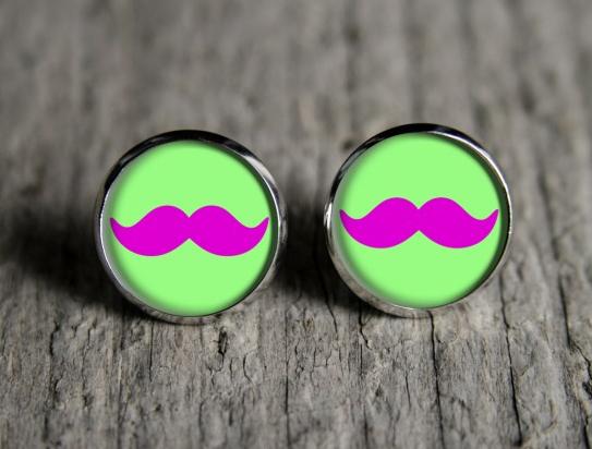 Moustache originální dárek náušnice podzim letní léto valentýn pryskyřice duha puzetky páv nevšední nušnie zima vánoce 