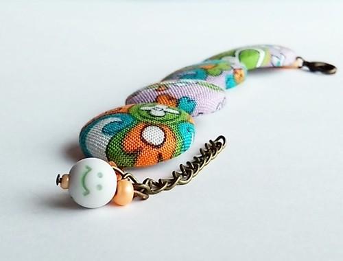 Buttonková sada S úsměvem náramek náušnice fialová letní sada louka motýlek pecky kytky léto kytka karabinka perličky korálek fialky button kvítí buton alergie buttonky chirurgická ocel zarážky 