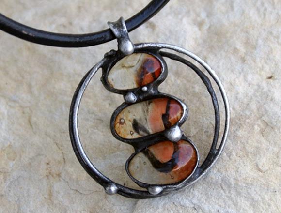 Chryzopras na perleti