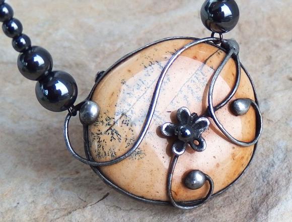 Chryzopras na perleti