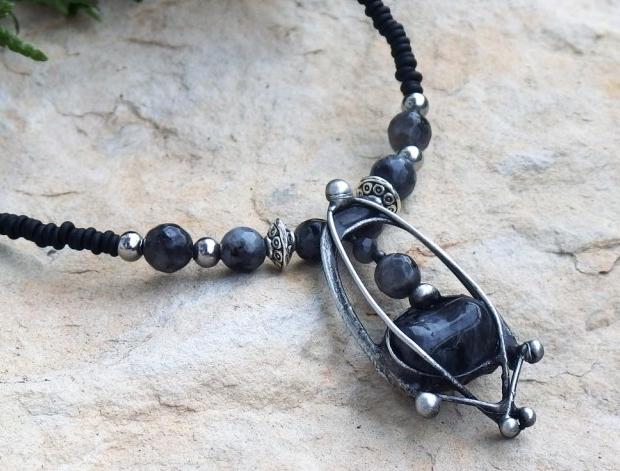 Chryzopras na perleti