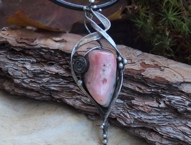 Chryzopras na perleti