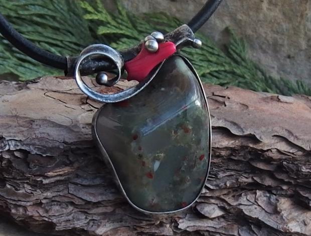 Chryzopras na perleti