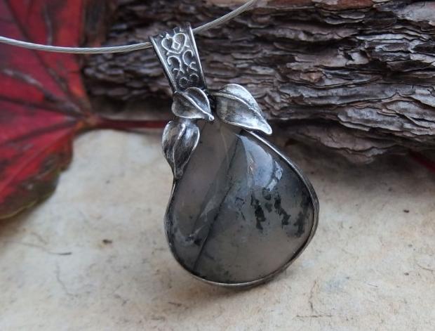 Chryzopras na perleti