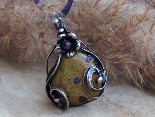 Chryzopras na perleti