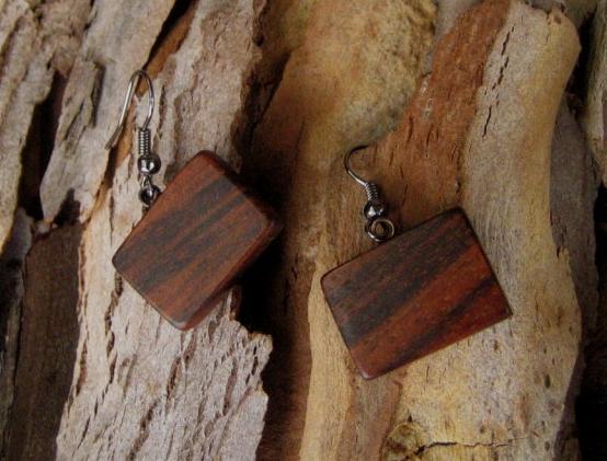 Celodřevěná dekorativní hračka