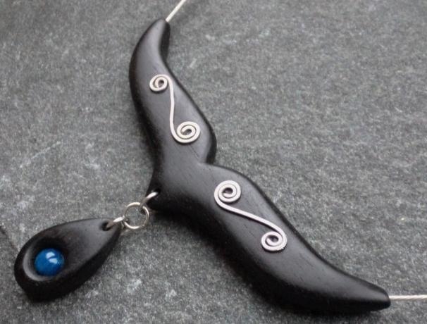 Celodřevěná dekorativní hračka