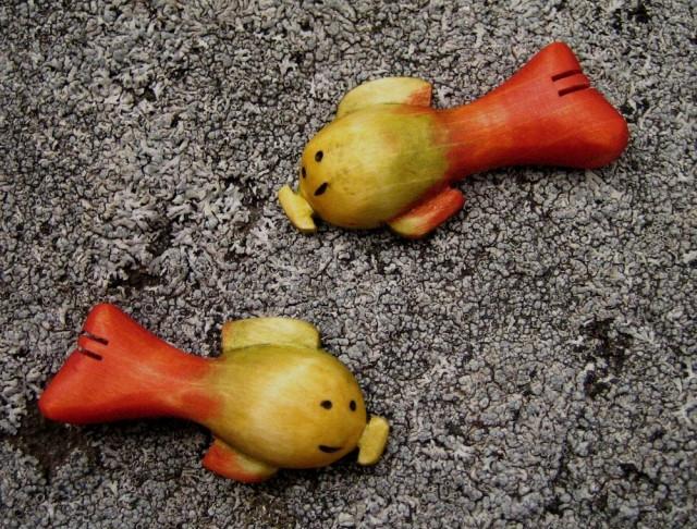 Celodřevěná dekorativní hračka