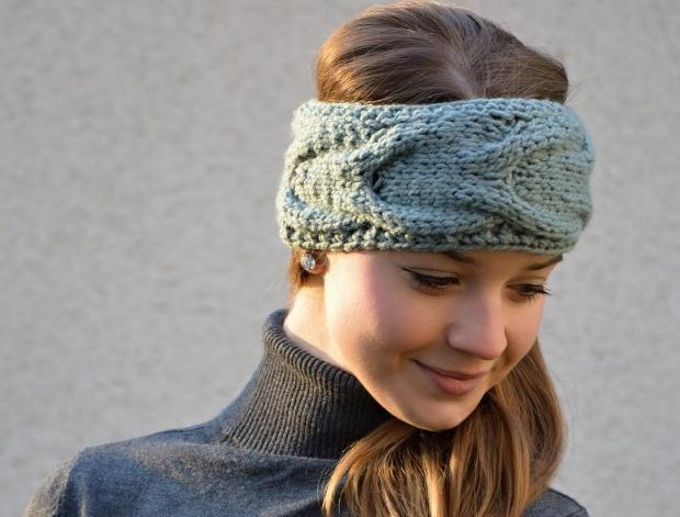 Pletená čelenka s copy -hnědá 1.