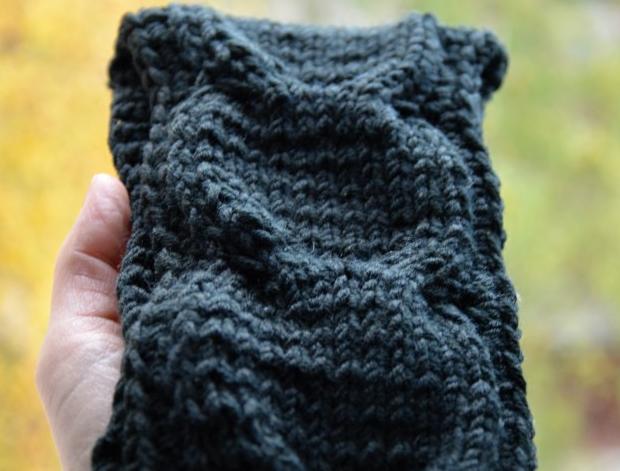 Pletená čelenka s copy -hnědá 1.