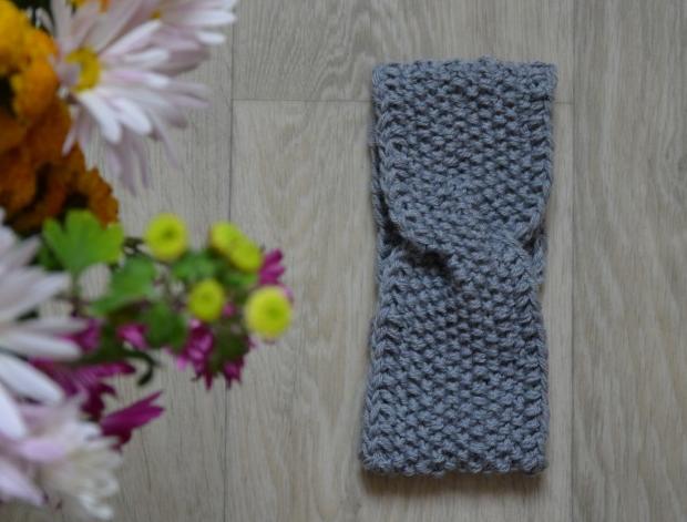 Pletená čelenka s copy -hnědá 1.