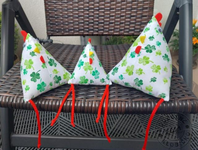 Slepička sedící 13 cm JETELÍČKOVÁ