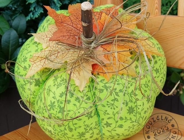 Šitá dýně ZELENÁ S KYTIČKAMI dekorace podzim dýně halloween podzimní dekorace halloweenská dekorace dýnička šitá dýně 
