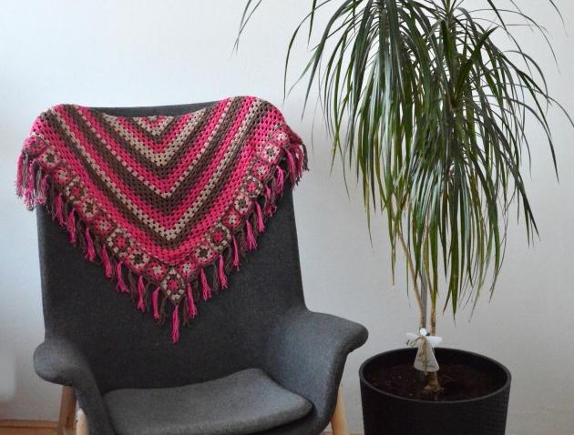 Něžný šátek čtverec zima háčkovaný háčkování růžový šátek šál pléd trojúhelník crochet kolem krku střapce knitting háčkuji 