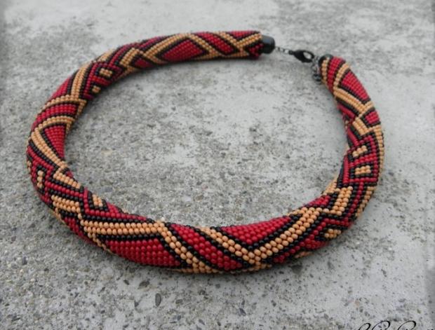 Geometric - náhrdelník červená šperk náhrdelník korálky doplněk háčkování retro dutinka vzor geometrie 