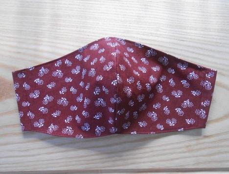 Rouška bordo s bílými kytičkami bavlna šití bílá šité látková šitá látka květinky ochrana kvítka bordo kvítečka rouška dvouvrstvá dvouvrstvé roušky ústenka 