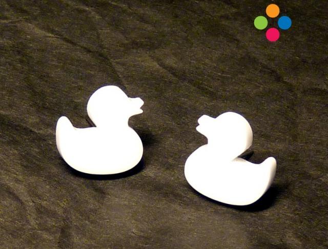 KAČENKY, pecky :: bílé chirurgická plast antialergický plastové hypoalergenní alergiky antialergenní kachna plexi kačena kompot alergie chirurgická ocel kachny plexisklo kačenka duck kačeny plexiglass nealergizující chirurgický 
