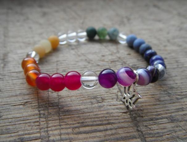 TURMALÍN s KŘIŠŤÁLEM v mechu