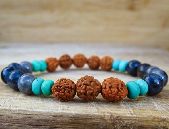 TURMALÍN s KŘIŠŤÁLEM v mechu