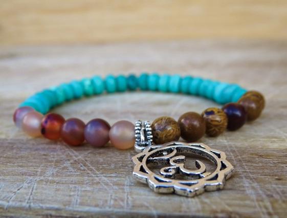 TURMALÍN s KŘIŠŤÁLEM v mechu