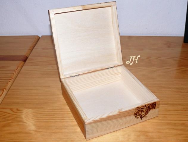 Dřevěná krabička růže