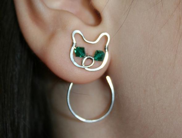 Náušnice provlékací Kočka ocel náušnice kočka zelené chirurgická ocel swarovski hypoalergenní provlékací 