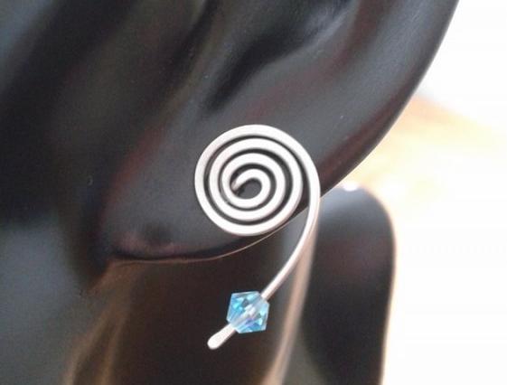 Tyrkysové bodovky ocel - Swarovski náušnice modrá tyrkysová spirála chirurgická ocel swarovski hypoalergenní bodovky 