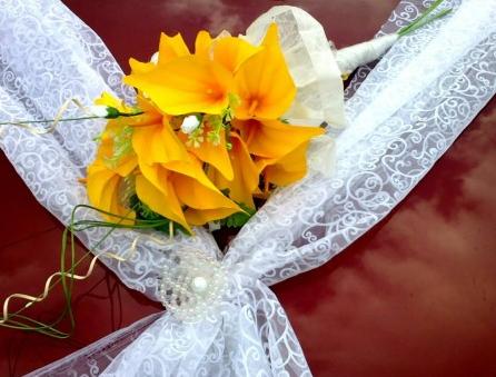 Svatební vývazky s kytičkou - zlaté