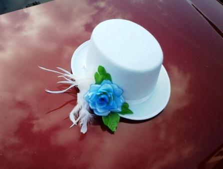 Ženichova jízda IV. srdce dekorace svatba auta svatební lenka výzdoba nevěsta ženich holoubci hand made studio floristka leni kalivodová s přísavkami 