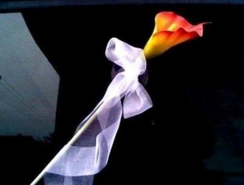 Svatební vývazky s kytičkou - zlaté