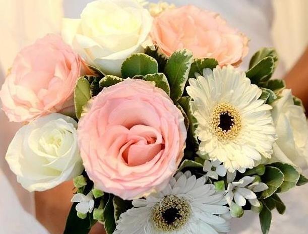 Svatební vývazky s kytičkou - zlaté