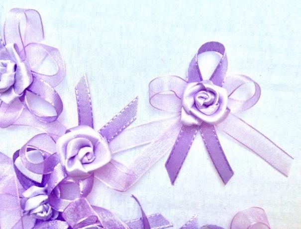 Svatební vývazky s kytičkou - zlaté