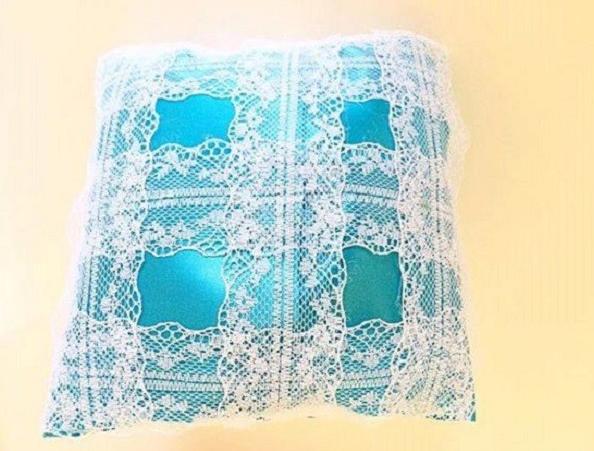 Svatební vývazky s kytičkou - zlaté