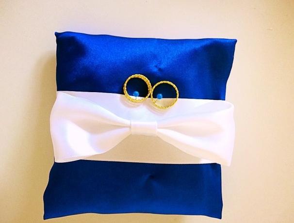 Svatební vývazky s kytičkou - zlaté