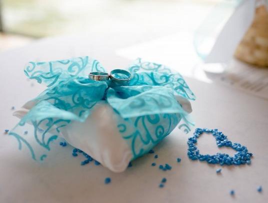 Svatební vývazky s kytičkou - zlaté