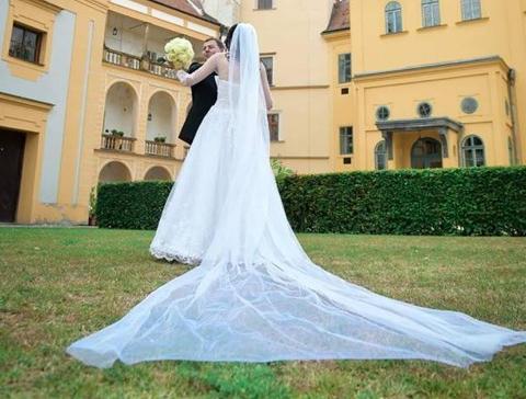 Svatební vývazky s kytičkou - zlaté