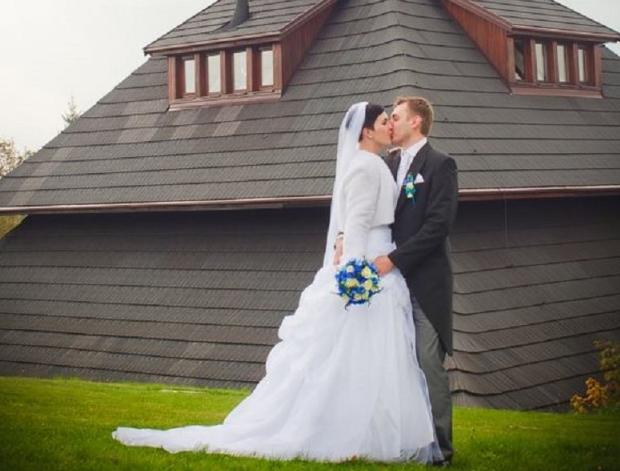 Svatební vývazky s kytičkou - zlaté